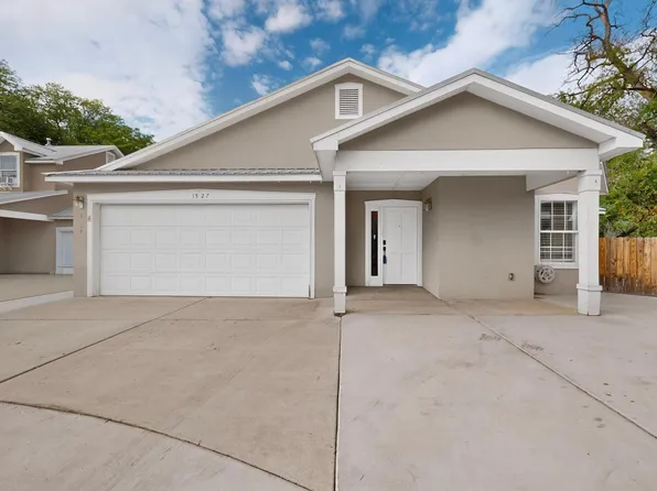 1527 Phoenix Ave NW, Albuquerque, NM 87107