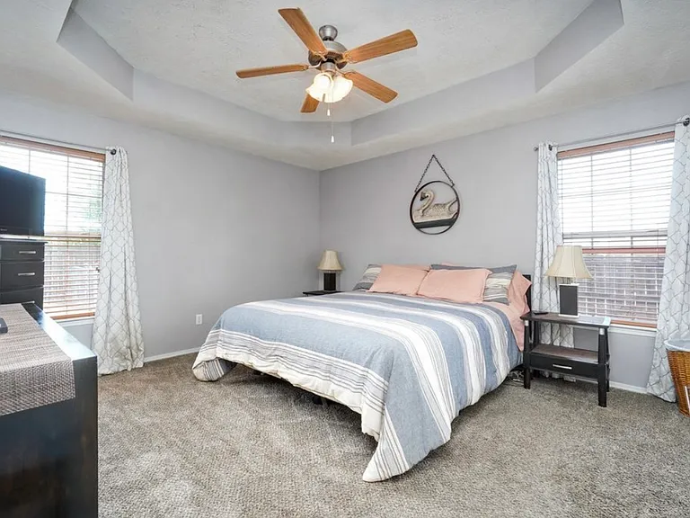 2540 W Delmar St — Photo 18