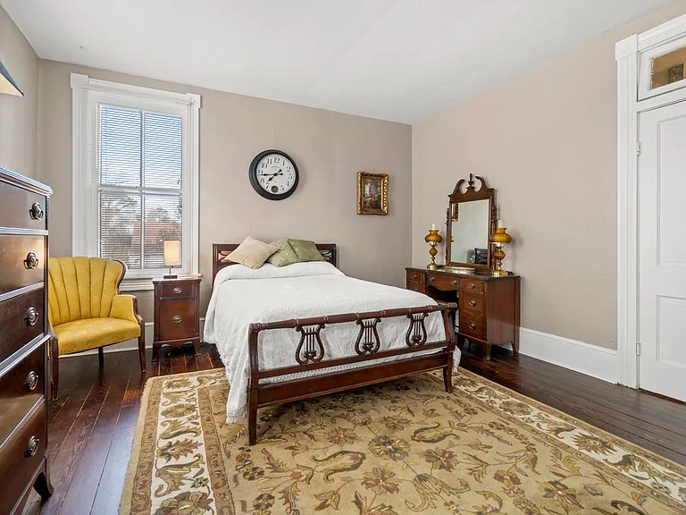 338 Main St #B — Photo 12