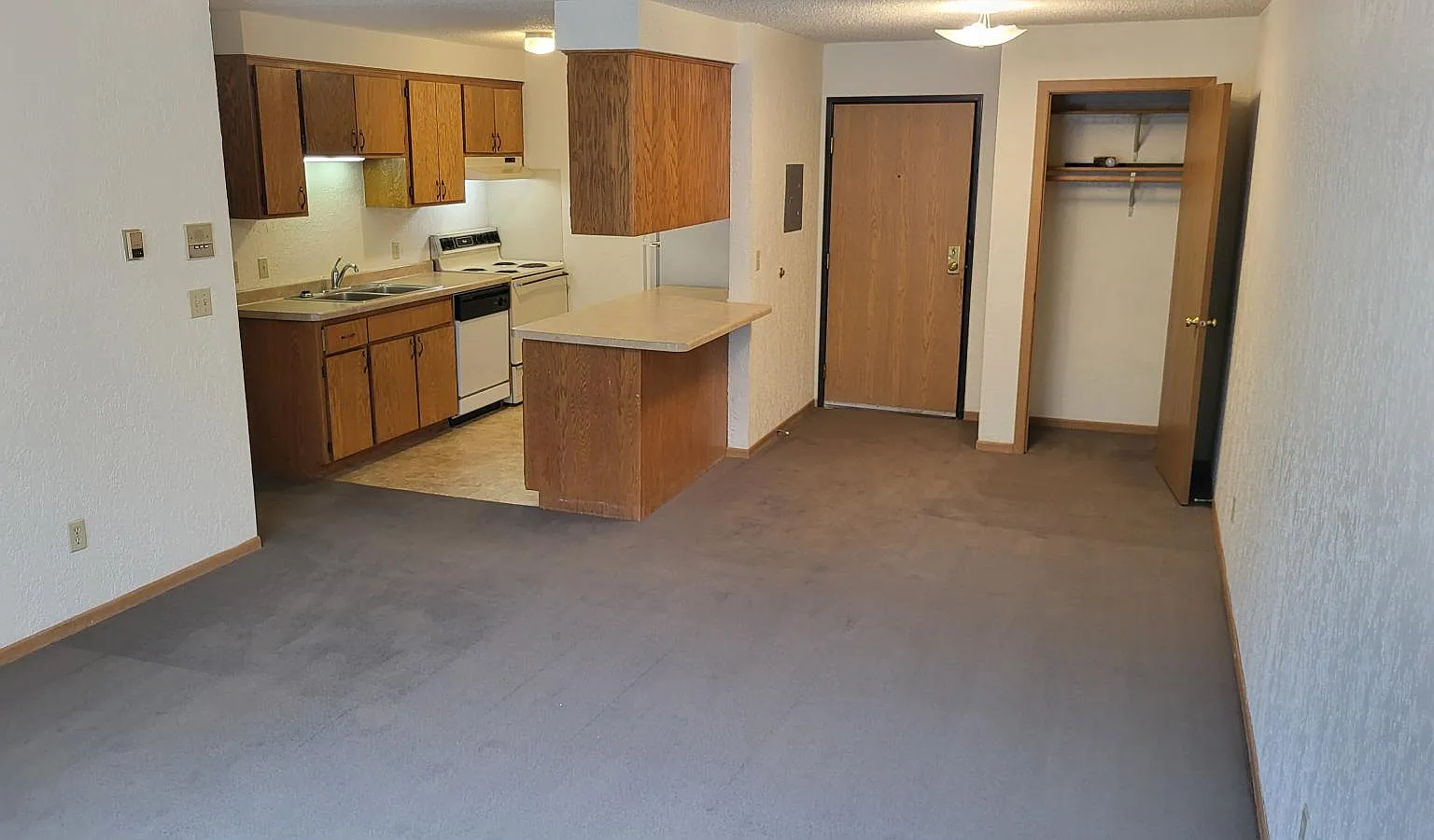 4 bed, 1.5 bath, $1,400 — Photo 4