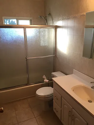 Rented by Metroline Realty | media 67