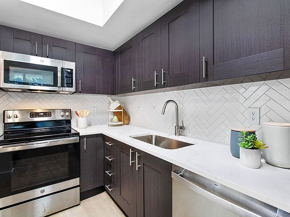 Stainless Steel Appliances at One Plantation in Plantation, FL 33324