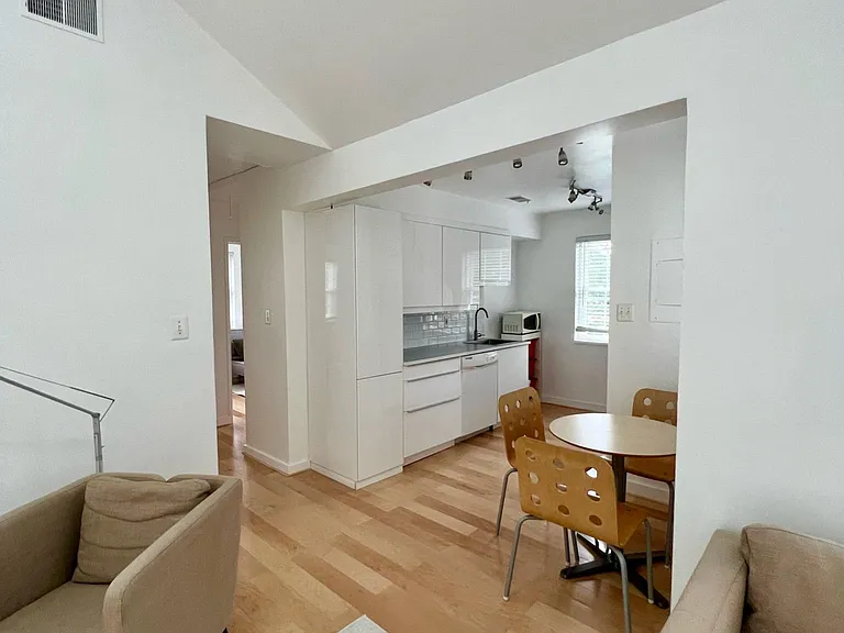 2111 N Scott St #62 — Photo 11