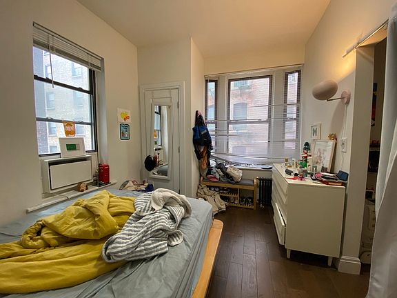 3rd image of 526 W 111th St APT 4E
