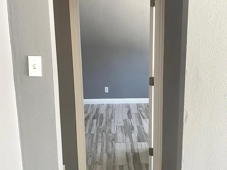 1042 S Rowan Ave #A — Photo 9