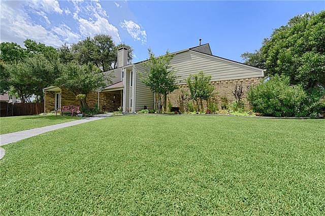 1st image of 1415 Caroline Pl
