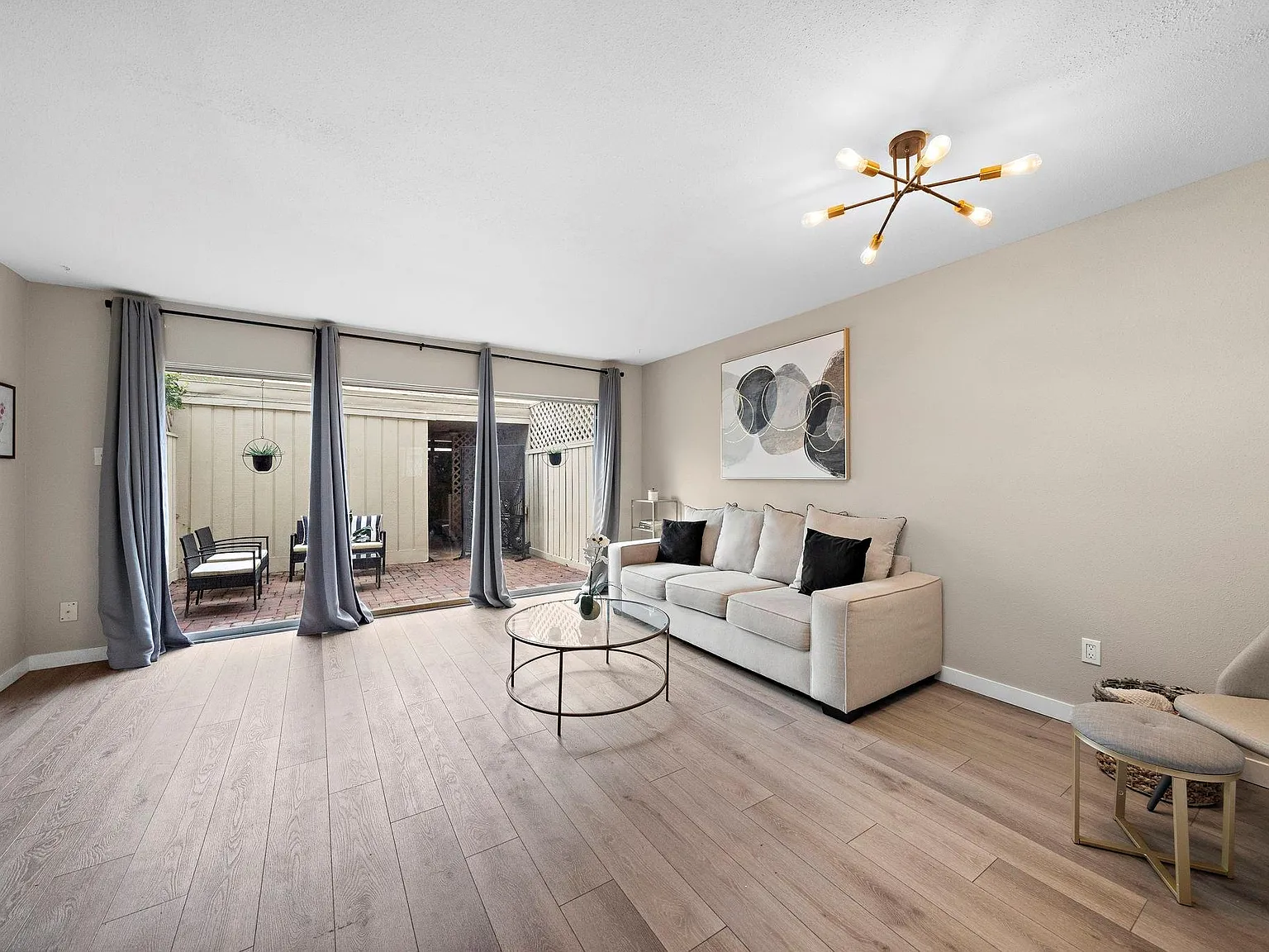 2 bed, 1.5 bath, 1024 sqft, $1,900 — Photo 4