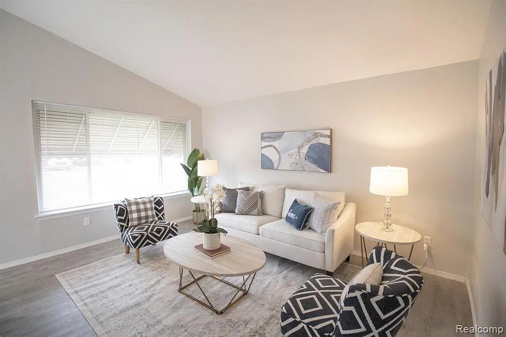 3 bed, 1040 sqft, $1,545 — Photo 3