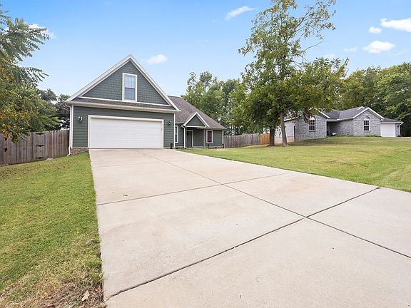 3rd image of 27 Hillswick Ln