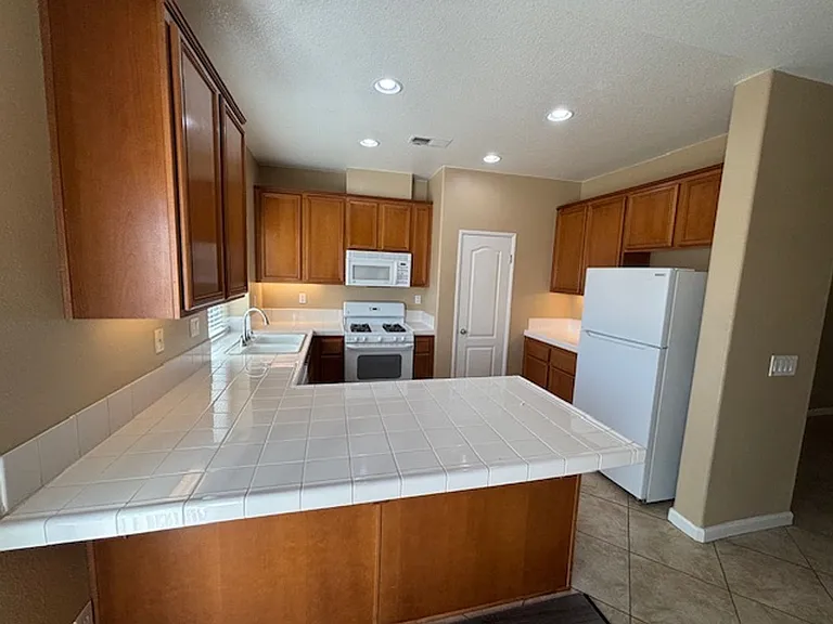 616 Morningside Ct — Photo 5