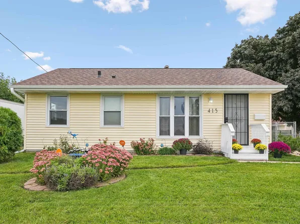 415 Greenbrier Rd, Waterloo, IA 50703