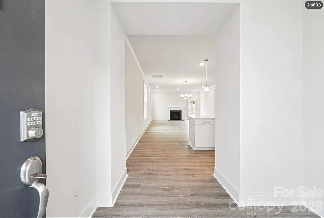 4 bed, 2570 sqft, $2,650 — Photo 2
