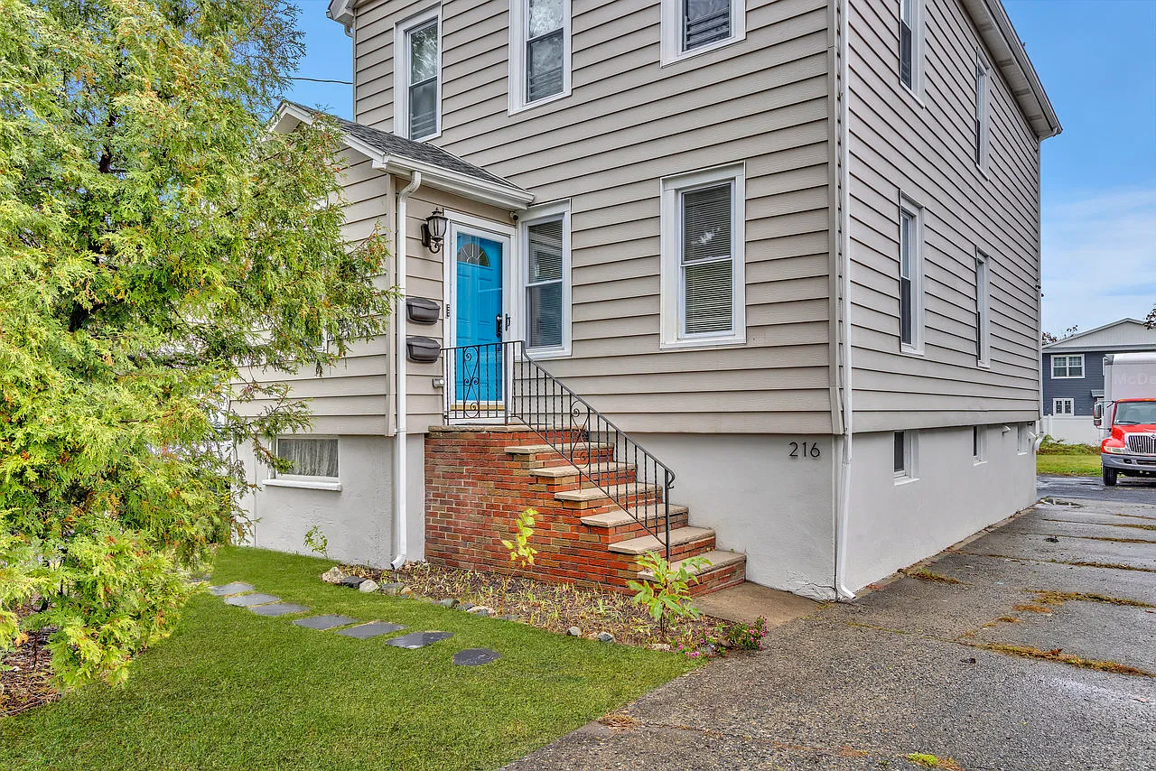 2 bed, $2,500 — Photo 1