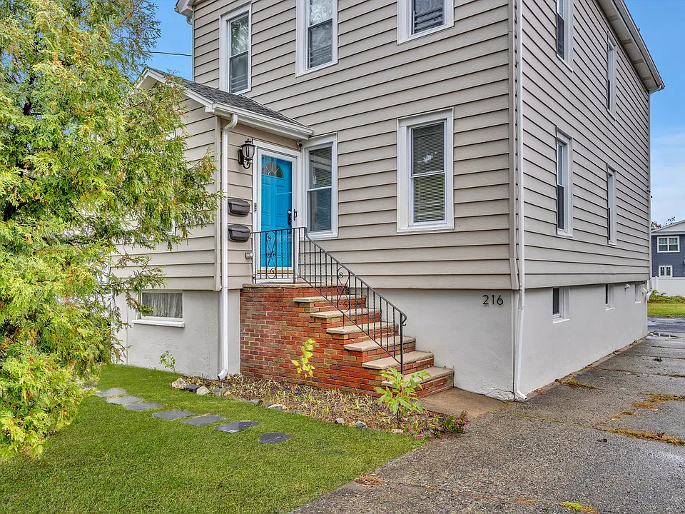 216 Phillips Ave #1