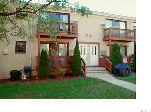 2nd image of 274 Sneden Pl W #274
