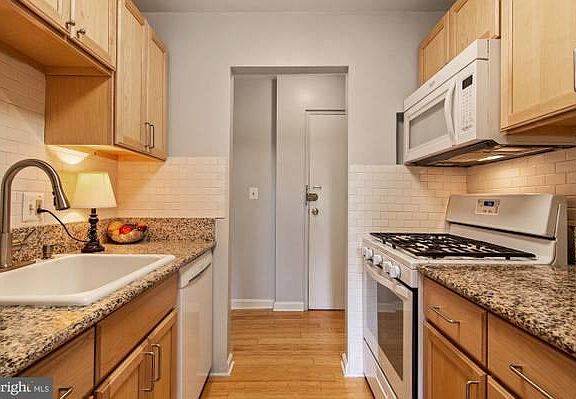 5th image of 1521 Colonial Dr APT 303