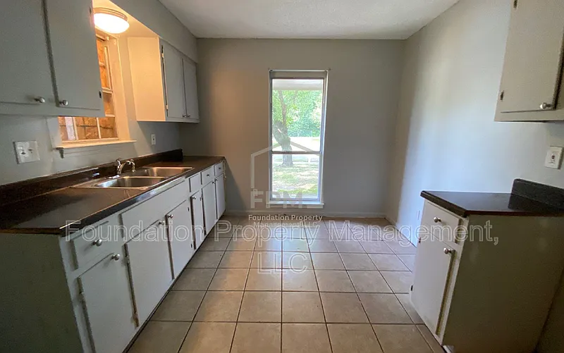 3 bed, 1.5 bath, 1126 sqft, $1,025 — Photo 3