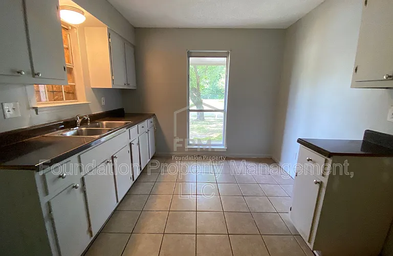 5043 Bowdoin Dr — Photo 3