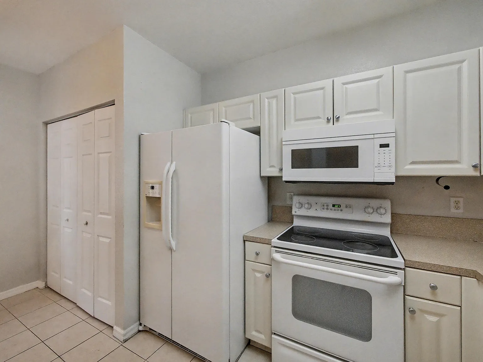 2 bed, 2.5 bath, 1227 sqft, $1,850 — Photo 3