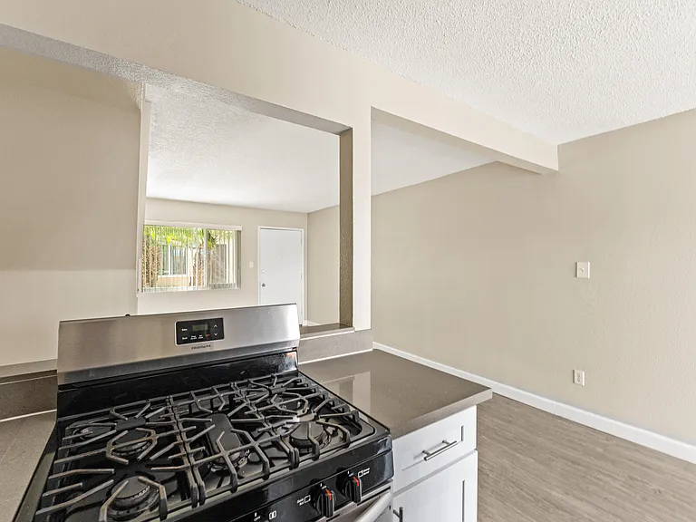 McFadden Apartments — Photo 6