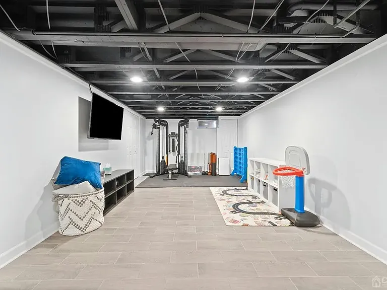 427 Gambocz Ct — Photo 9