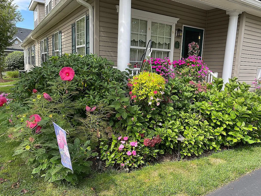 105 Liberty Dr photo 1