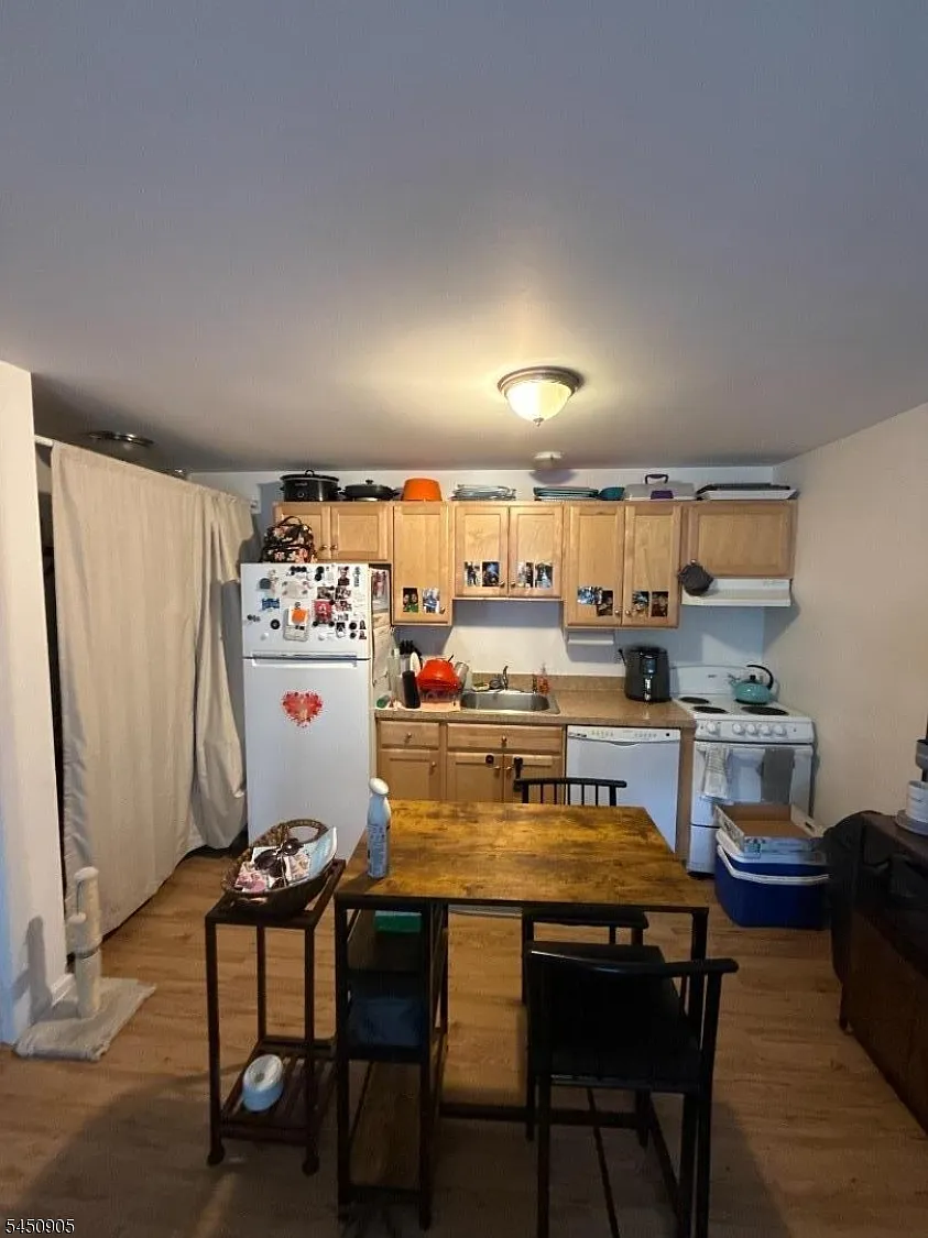 1 bed, 1.0 bath, $1,600 — Photo 2