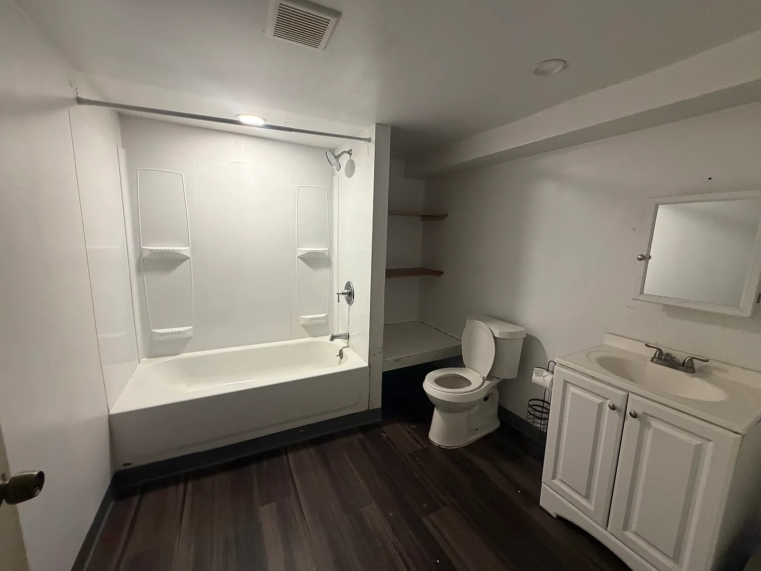 2 bed, 800 sqft, $899 — Photo 2