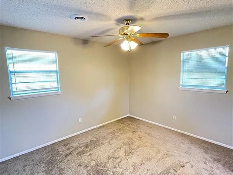3102 Scott Ln — Photo 7