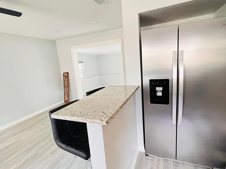 738 N Lorri Ave — Photo 4