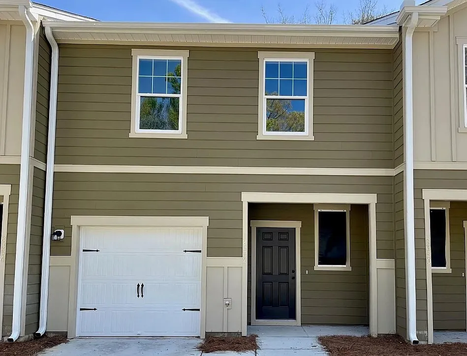 3 bed, 2.5 bath, 1415 sqft, $2,500 — Photo 2