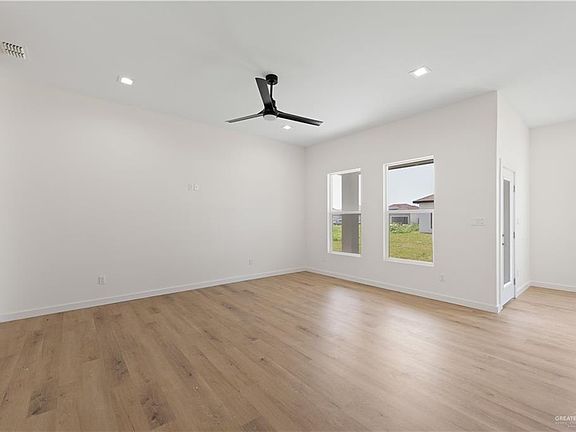 3rd image of 909 N Brushfield Ave