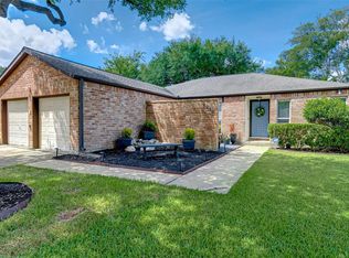 2210 Round Lake Dr, Houston, TX 77077