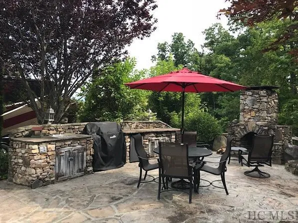 329 W Resorts Blvd, Lake Toxaway, NC 28747