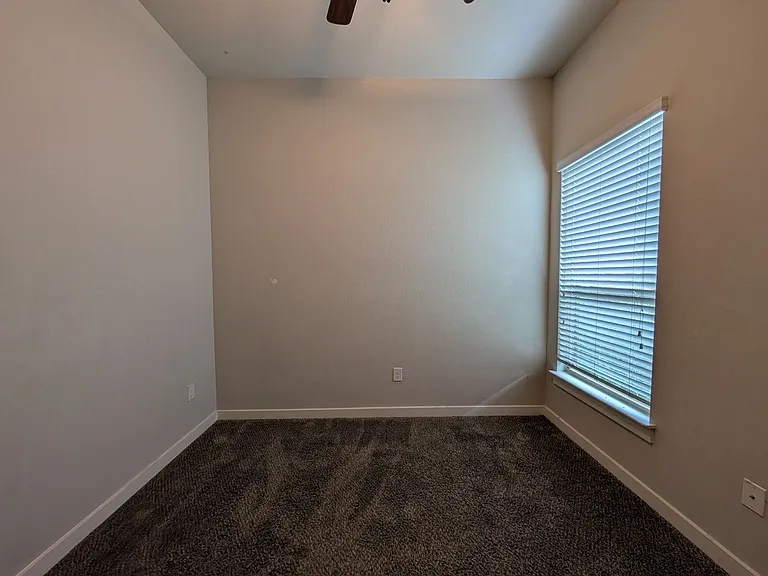 2237 Avery Vlg — Photo 23