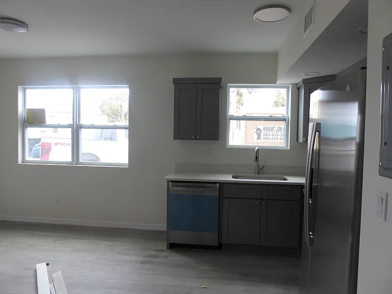 219 S Grandview Ave — Photo 1