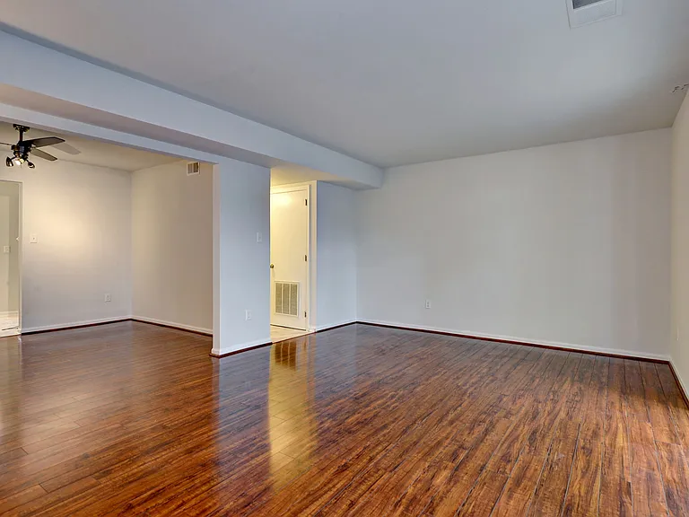 1007 N Green Dr — Photo 8