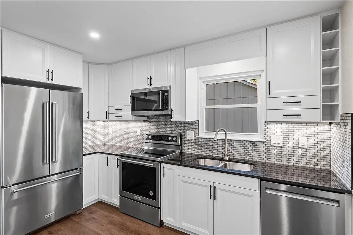 3 bed, 1100 sqft, $1,850 — Photo 2