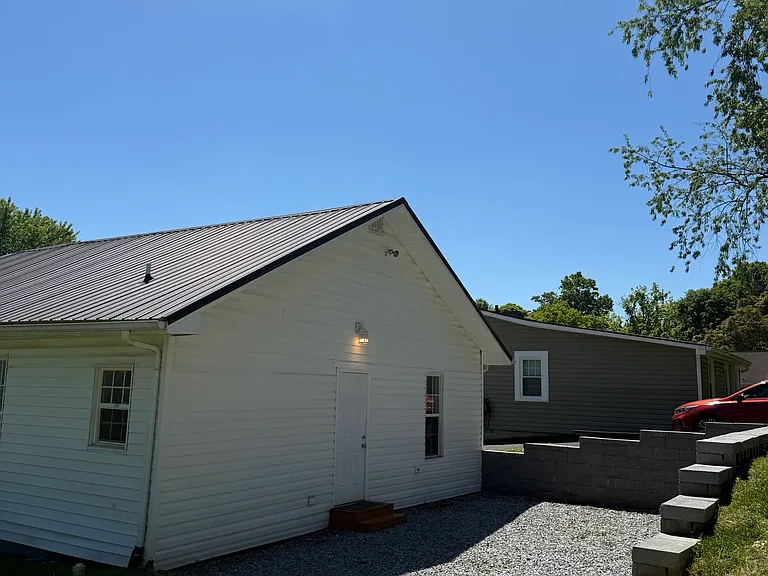 1107 Miller St — Photo 16