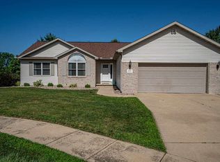 2417 Delaware St, Pekin, IL 61554