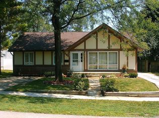 501 S Lake Ter, Mundelein, IL 60060