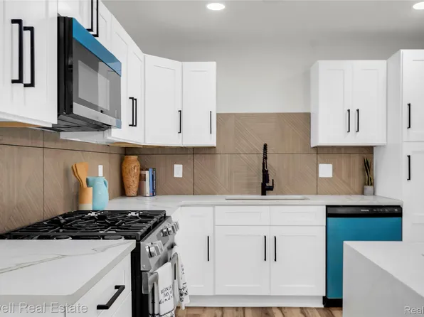 24139 Philip Dr, Southfield, MI 48075