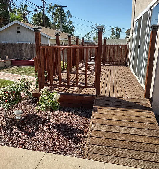 2142 S Victoria Ave — Photo 35