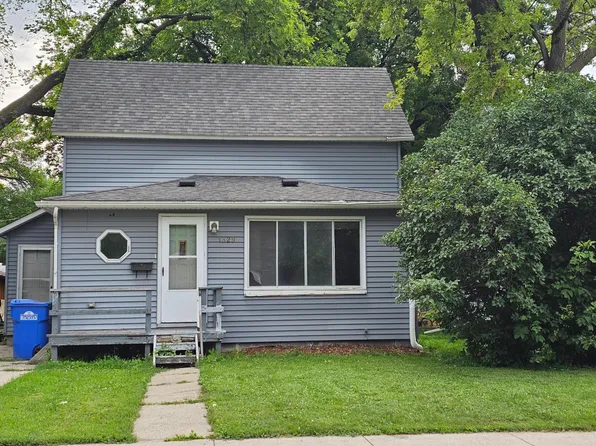1329 14th St S, Fargo, ND 58103