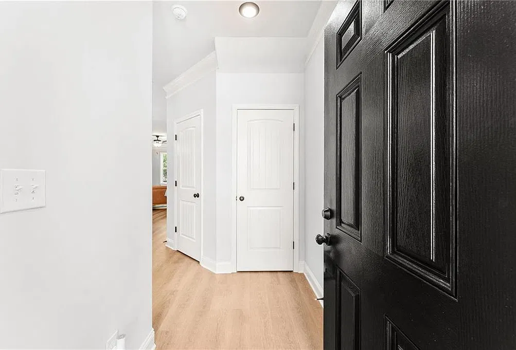 3 bed, 2.5 bath, 1660 sqft, $2,200 — Photo 3