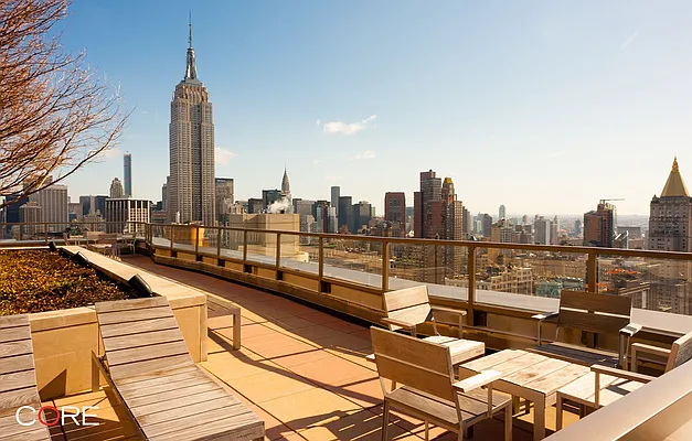 Rented by CORE | media 37