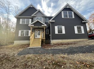 59 Schoolhouse Rd, Middletown, NY 10940