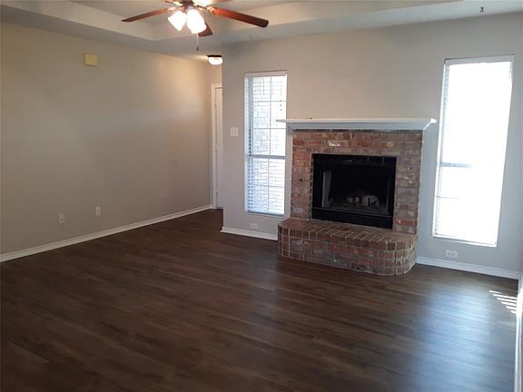5th image of 919 N Meadow Cir