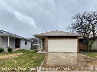 910 W Edgewood St, Springfield, MO 65807