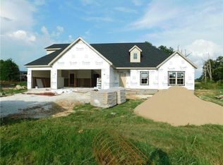 18431 Phelps Cir, Fayetteville, AR 72704